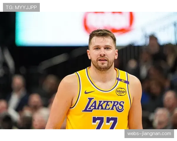 东契奇防守数据优于进攻表现 对位布朗限制效果显著